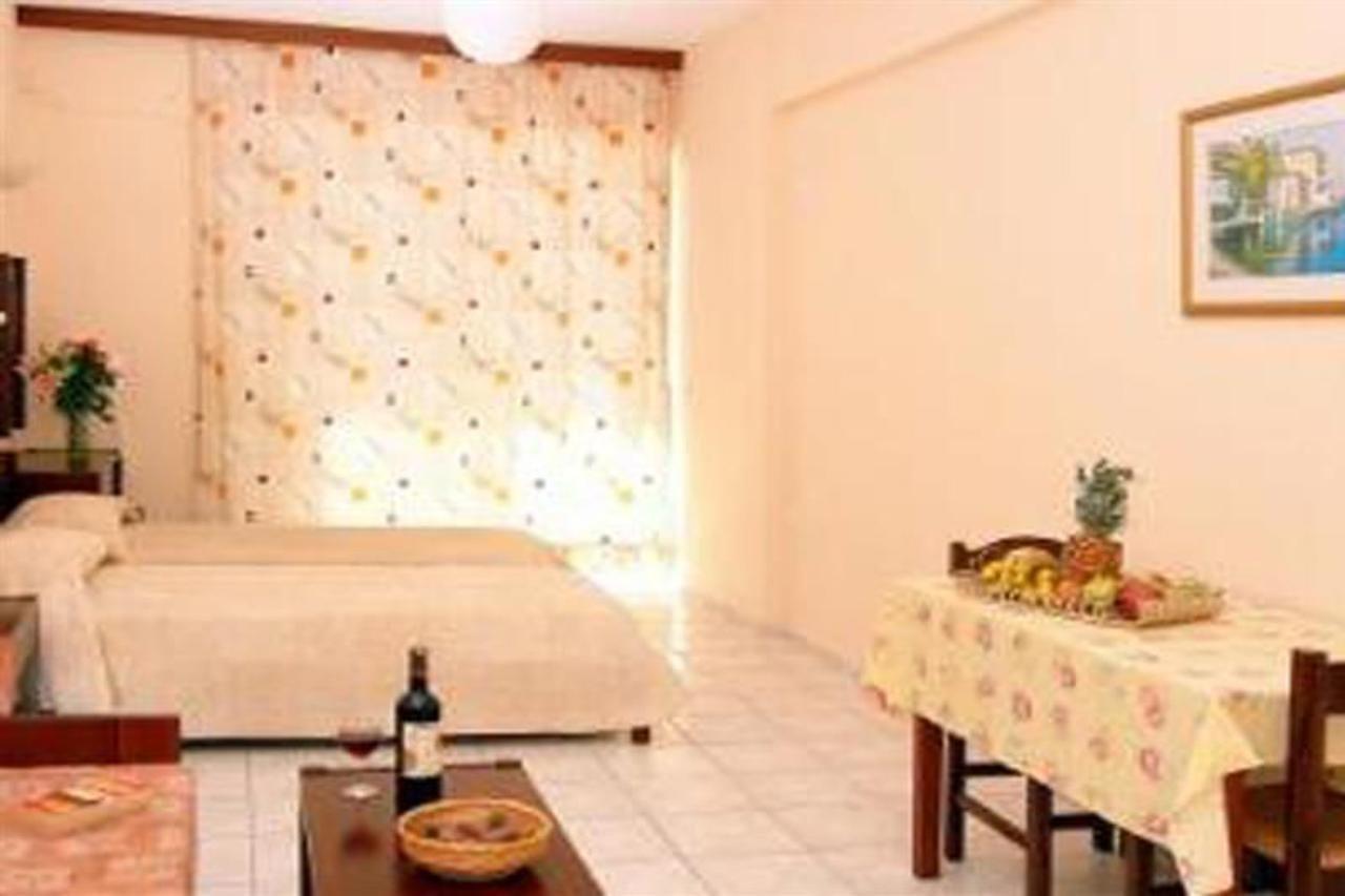 Danaos Beach Apartments Sfáka Buitenkant foto